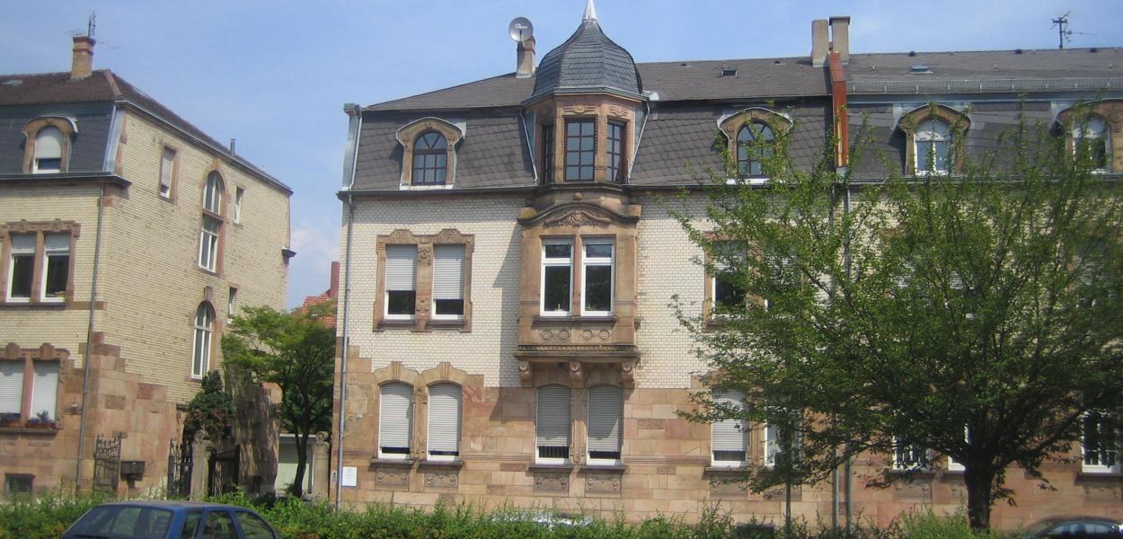 Wohnhaus in altem Baustil in Landau in der Pfalz