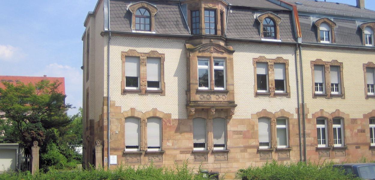 Wohnhaus in altem Baustil in Landau in der Pfalz