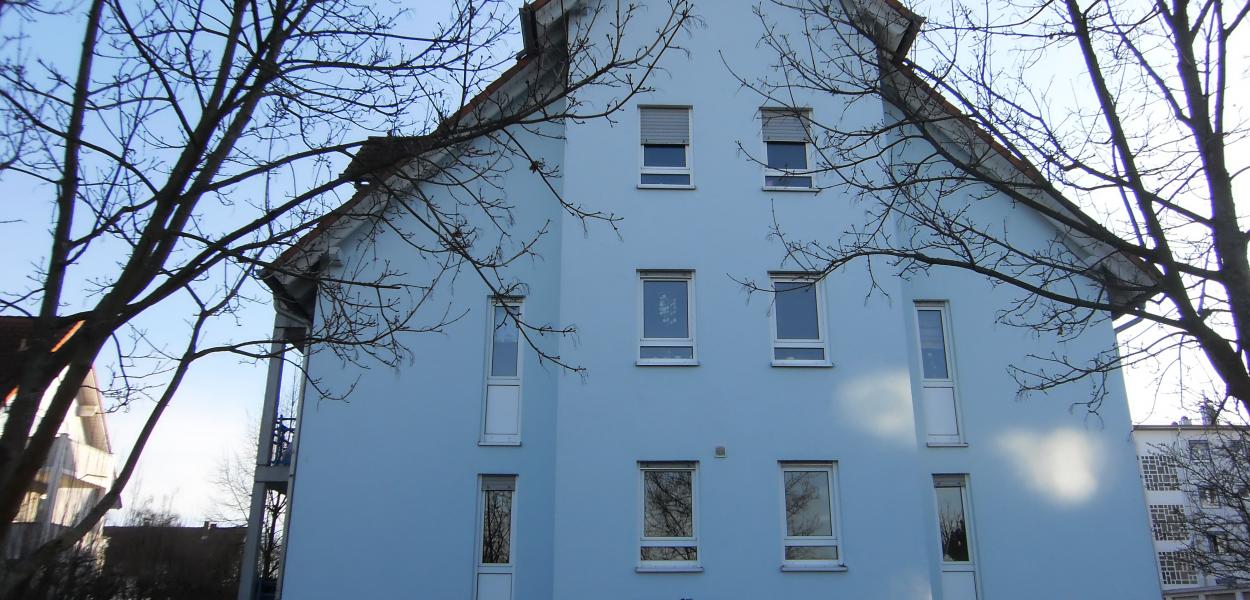 Blaues Wohnhaus Seitenansicht